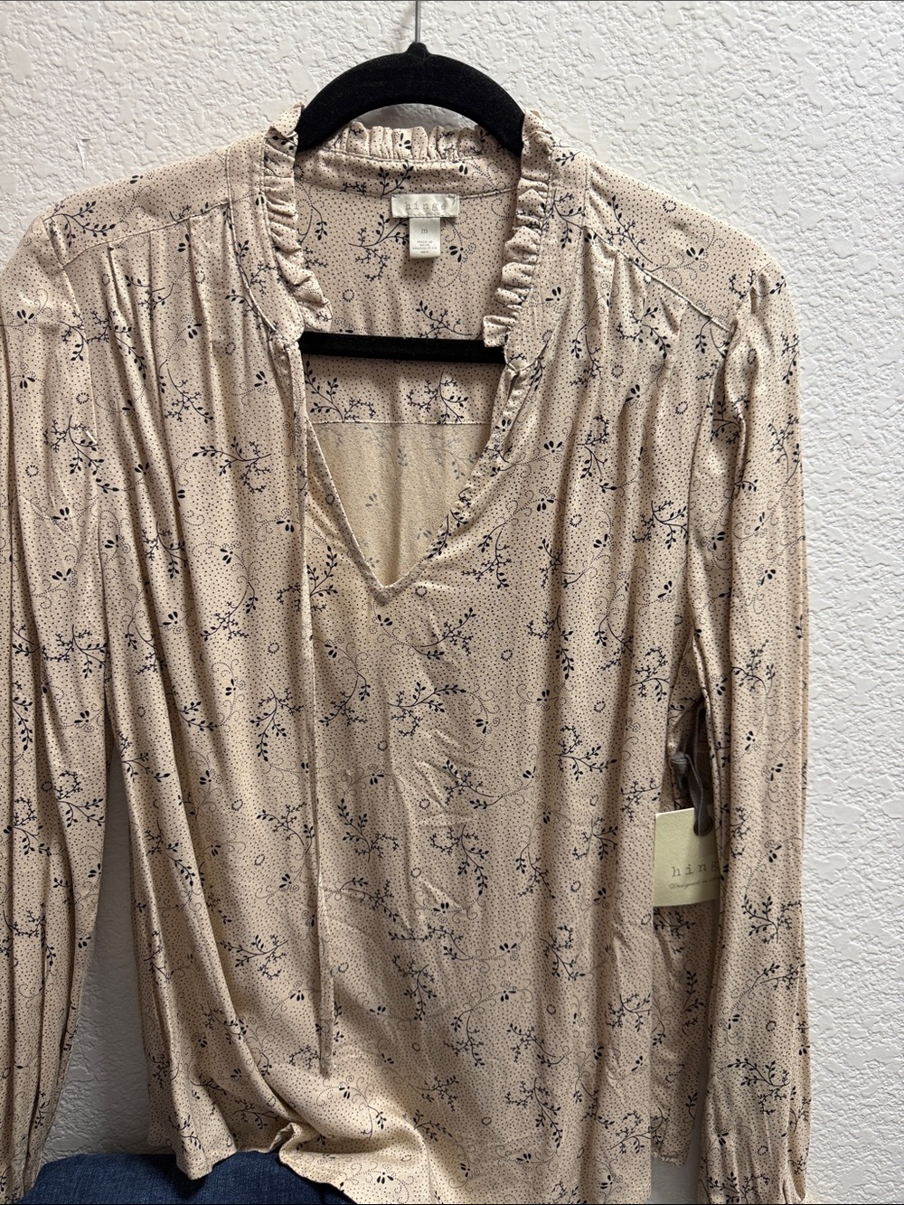 hinge Cream Floral Long Sleeve Ruffle V-Neck Blouse